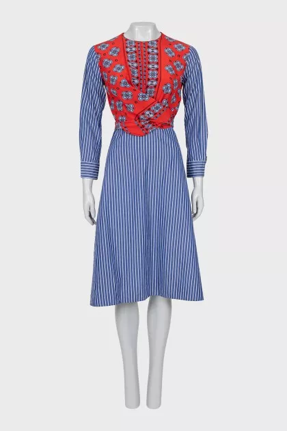 Fitted dress with ties