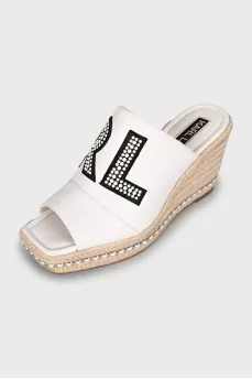 Leather flip flops with beads