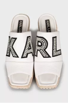 Leather flip flops with beads