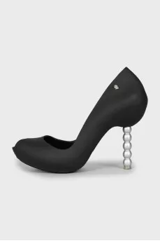 Rubber shoes with a figured heel