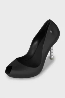 Rubber shoes with a figured heel
