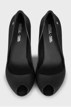 Rubber shoes with a figured heel