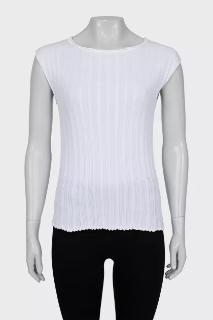 White top with relief pattern