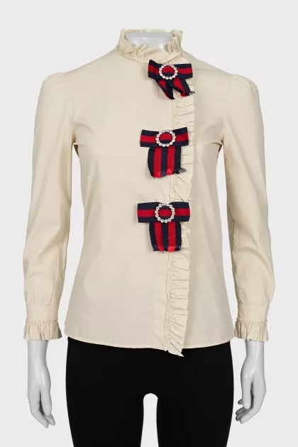 The shirt is decorated with bows