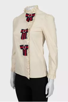The shirt is decorated with bows