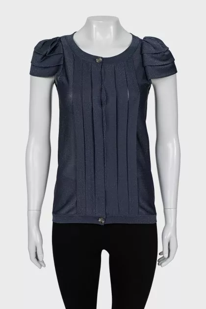Blouse decorated with pleats