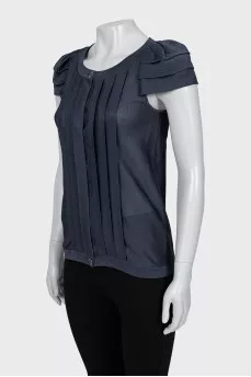 Blouse decorated with pleats