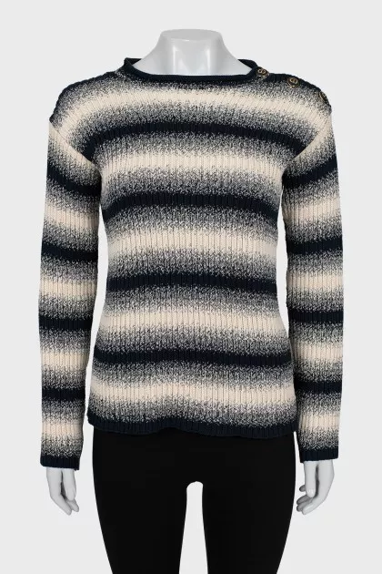 Sweater with buttons on the shoulder
