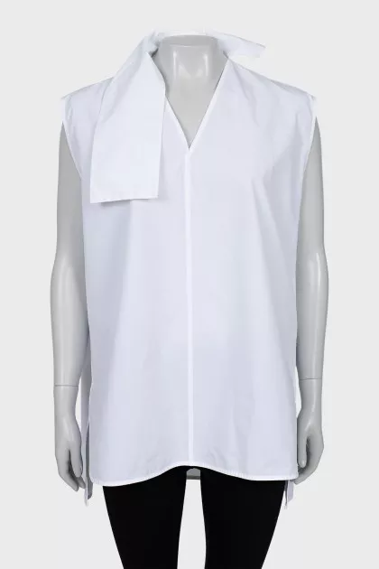 Blouse with asymmetric collar