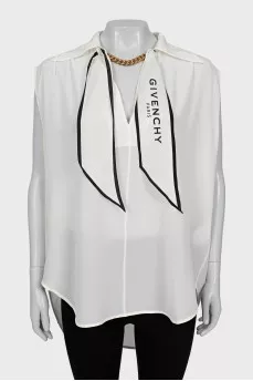 Silk blouse decorated with chain