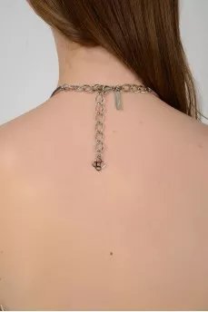 Серебристое колье с круглой вставкой из цветных камней с биркой