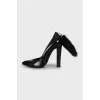 Shoes with removable fur trim