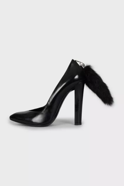 Shoes with removable fur trim