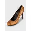 Leather shoes with relief seams