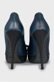 Blue leather shoes with bows
