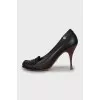 Black leather shoes with round toe