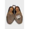 Black leather shoes with round toe