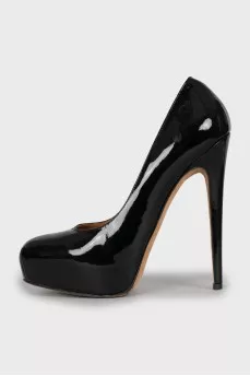 Patent leather black shoes