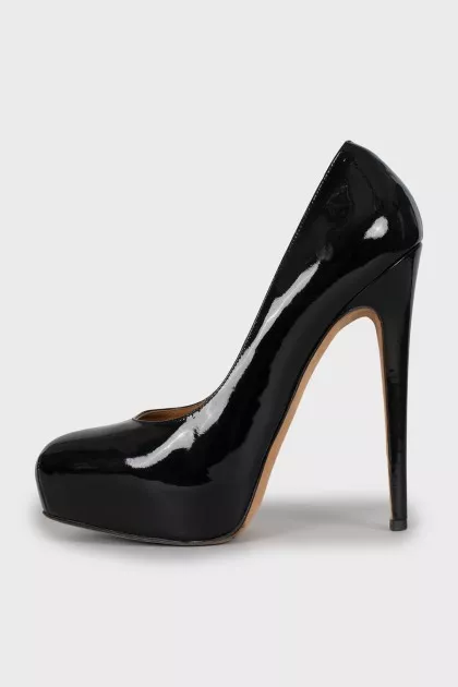 Patent leather black shoes