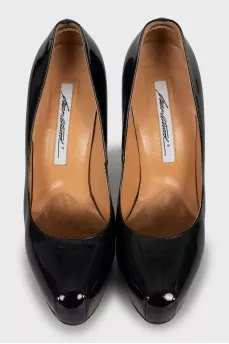 Patent leather black shoes