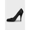 Satin heeled shoes