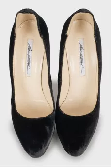 Velvet shoes decorated with crystals