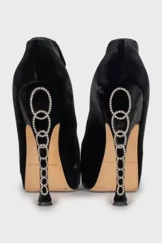 Velvet shoes decorated with crystals