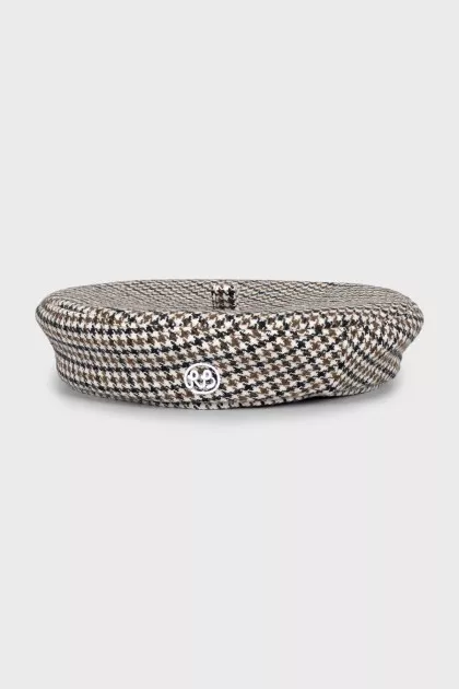 Beret in houndstooth print with tag