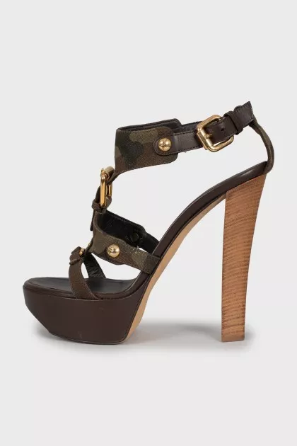 Textile sandals in military print
