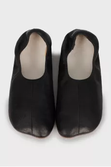 Leather ballet flats with asymmetrical toe