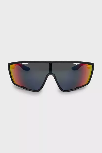 Sunglasses with multi-colored lenses