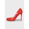 Patent leather round toe shoes