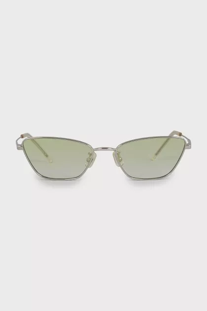 Sunglasses with green lenses
