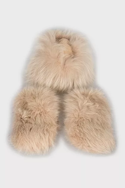 Fur set of hat and mittens