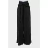 Fitted trousers with belt