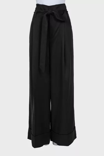 Fitted trousers with belt