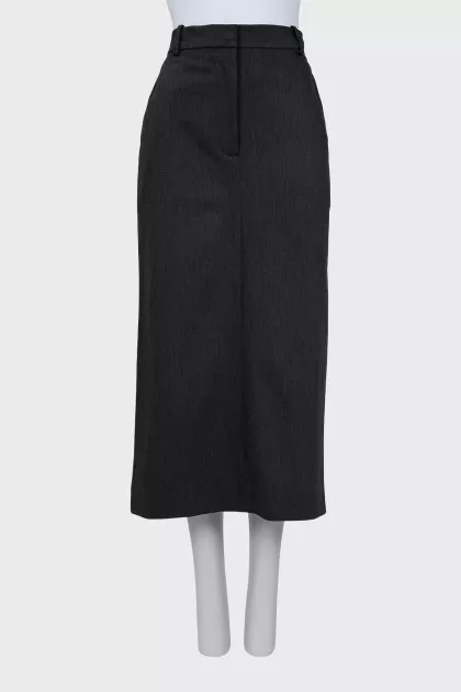 Fitted black skirt