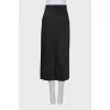 Fitted black skirt