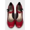 Leather shoes with a bridge