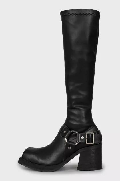 Leather boots with trapezoid heels