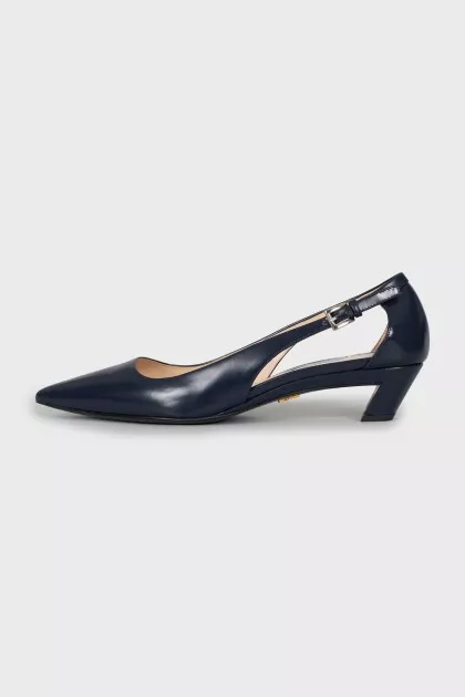 Blue leather pointed toe shoes