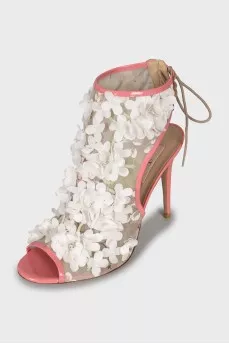Stiletto heel sandals decorated with flowers