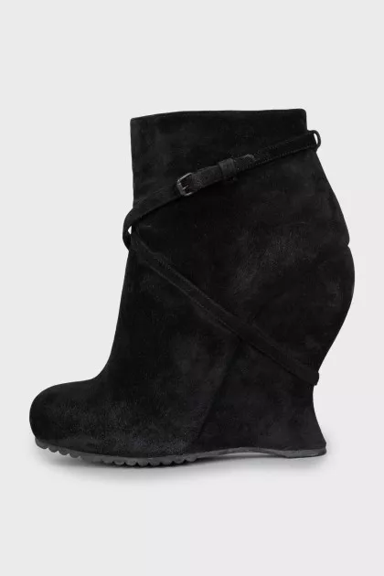 Suede ankle boots with a wedge heel and strap