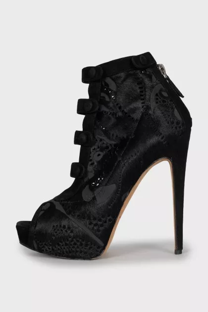 Suede ankle boots with perforation