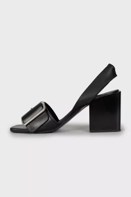 Leather sandals with a massive strap