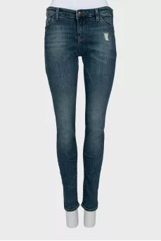 Low rise distressed jeans