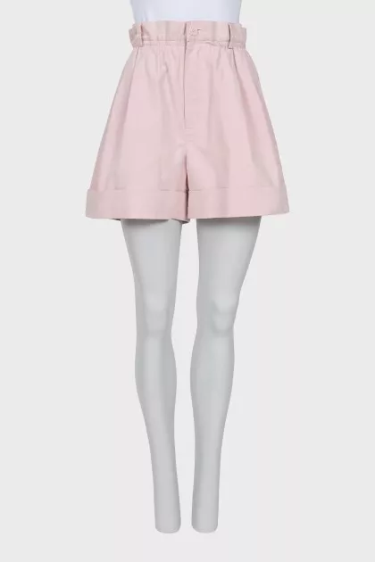 Fitted shorts in pink