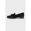 Suede loafers decorated with tassels