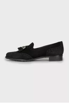 Suede loafers decorated with tassels