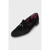 Suede loafers decorated with tassels